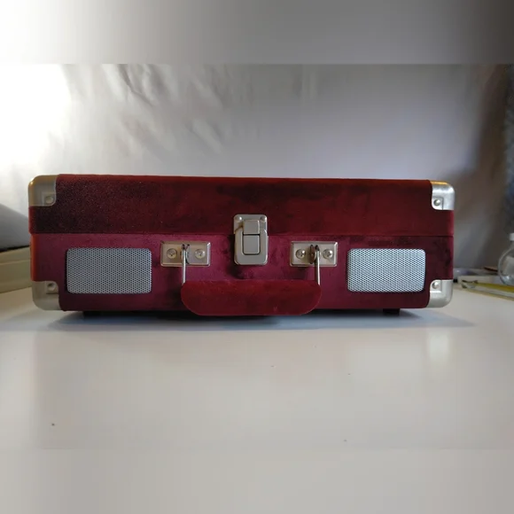 Crosley Red Portable Turntable - Picture 4 of 11